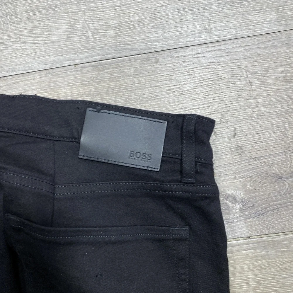 Hugo Boss Jeans Mens 32x32 Black Stretch Cashmere Touch‎ Denim Italian Fit
